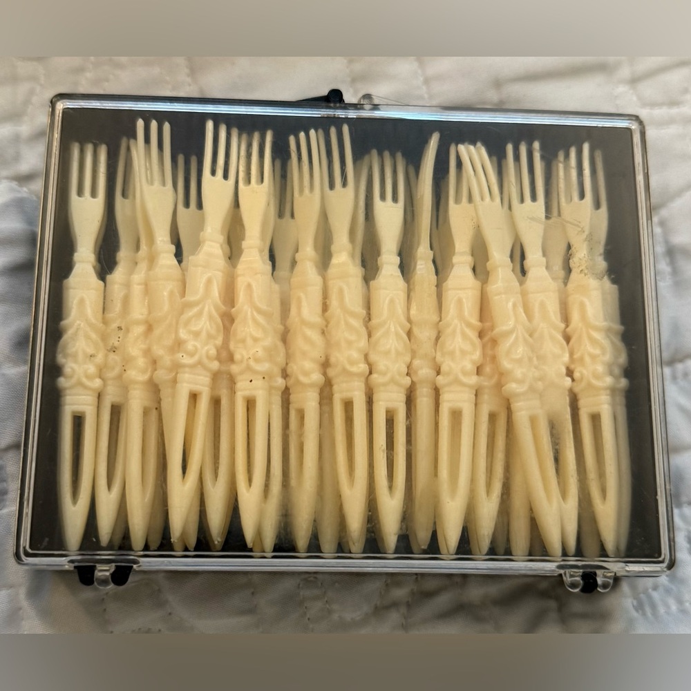 Vintage Cream Appetizer Fork Set
